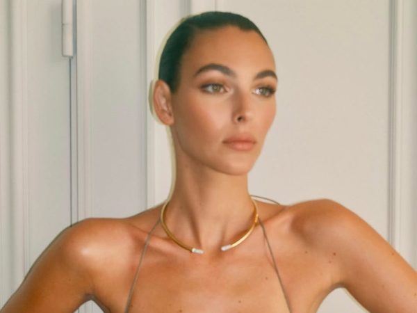 Toasty makeup: Το φθινοπωρινό trend που διατηρεί τη λάμψη του καλοκαιριού