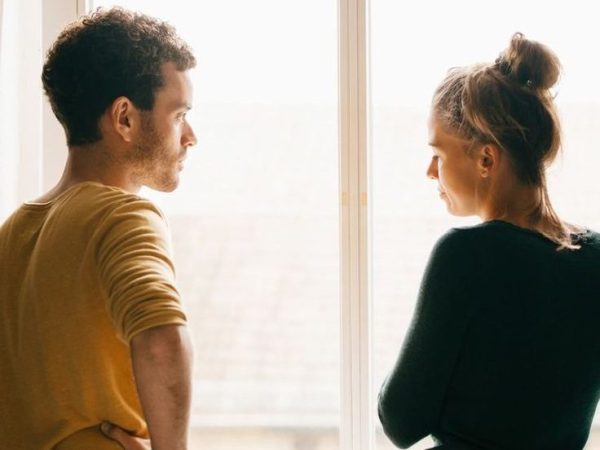 Η αστρολογία του χωρισμού: Ποια ζώδια «ανθίζουν» και ποια «βουλιάζουν» μετά το τέλος μιας σχέσης