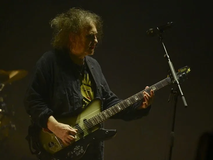 Το συγκρότημα The Cure σε συναυλία, στο πλαίσιο της ανακοίνωσης για το Ejekt Festival στην Αθήνα.