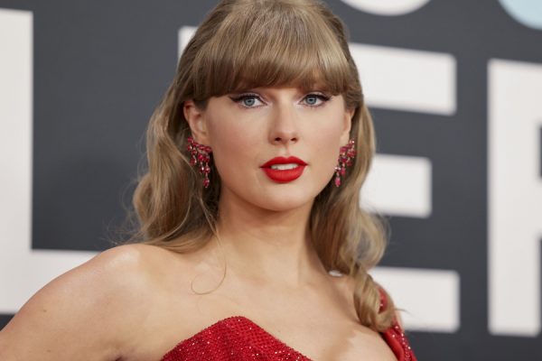 Η Taylor Swift σε φωτογραφία του ΑΠΕ-ΜΠΕ για τη δωρεά της σε 2χρονη θαυμάστρια που δίνει μάχη με τον καρκίνο.
