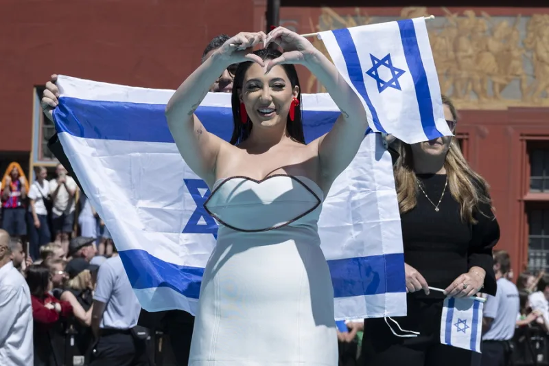 Λογότυπο της Eurovision και της EBU σε φόντο που αφορά τη συζήτηση για τη συμμετοχή του Ισραήλ στον διαγωνισμό.