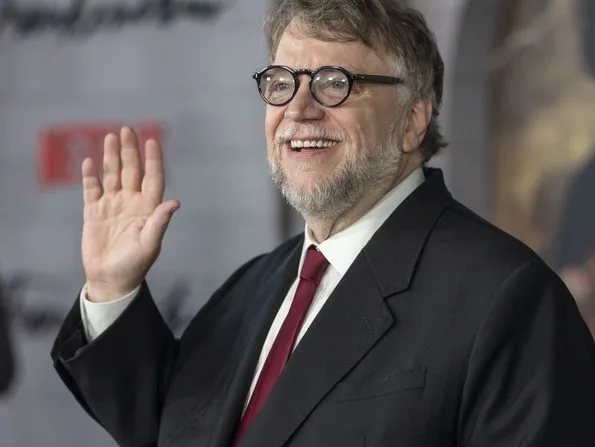 Ο σκηνοθέτης Guillermo del Toro σε επίσημη εμφάνιση, εκφράζοντας τις απόψεις του για την τεχνητή νοημοσύνη.