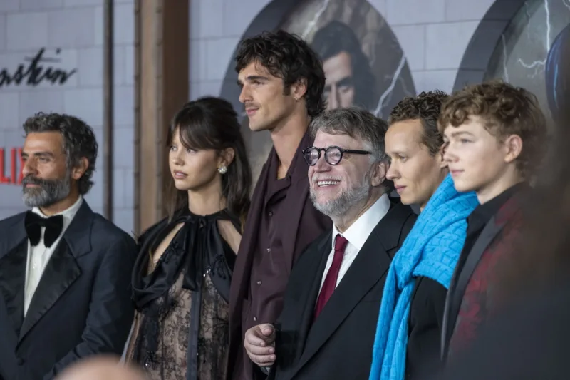 Ο σκηνοθέτης Guillermo del Toro σε επίσημη εμφάνιση, εκφράζοντας την αντίθεσή του στη χρήση AI στον κινηματογράφο.