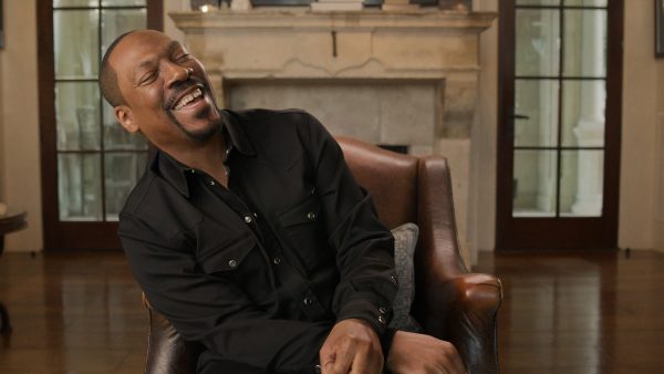 Netflix: Η ζωή και η καριέρα του Eddie Murphy ζωντανεύουν στο «Being Eddie»