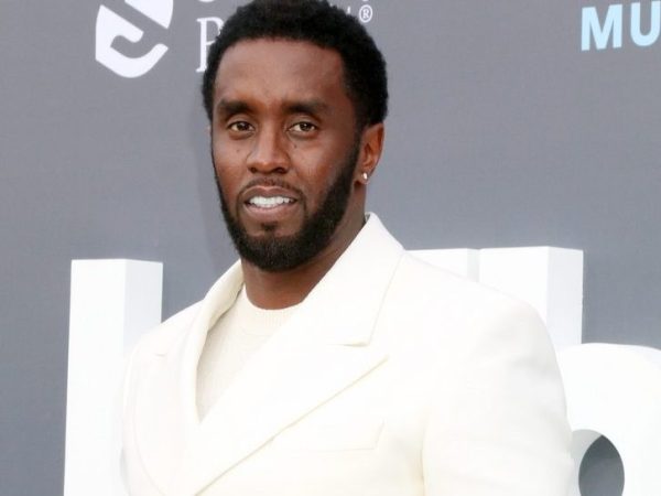 Αγνώριστος με άσπρα μαλλιά και μούσια ο Diddy μέσα στην φυλακή