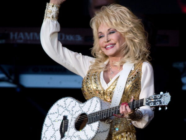 Dolly Parton: Το αεροδρόμιο του Nashville μετονομάζεται προς τιμήν της
