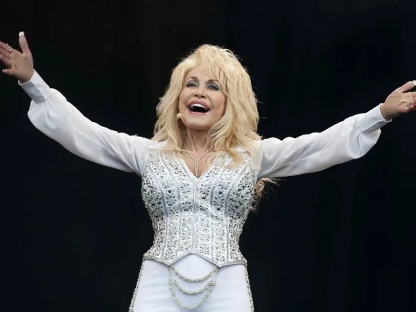 Η θρυλική τραγουδίστρια Dolly Parton σε φωτογραφία από το ΑΠΕ-ΜΠΕ.