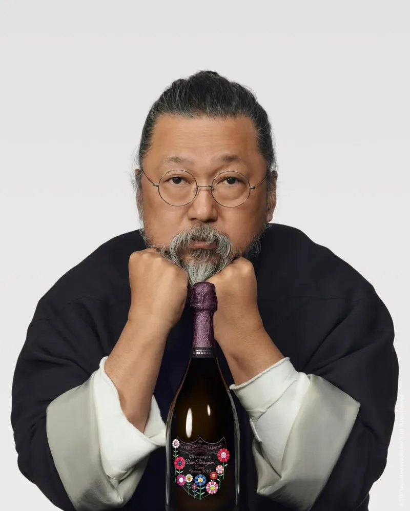 Limited edition φιάλες σαμπάνιας Dom Pérignon με τα χαρακτηριστικά λουλούδια του καλλιτέχνη Takashi Murakami.