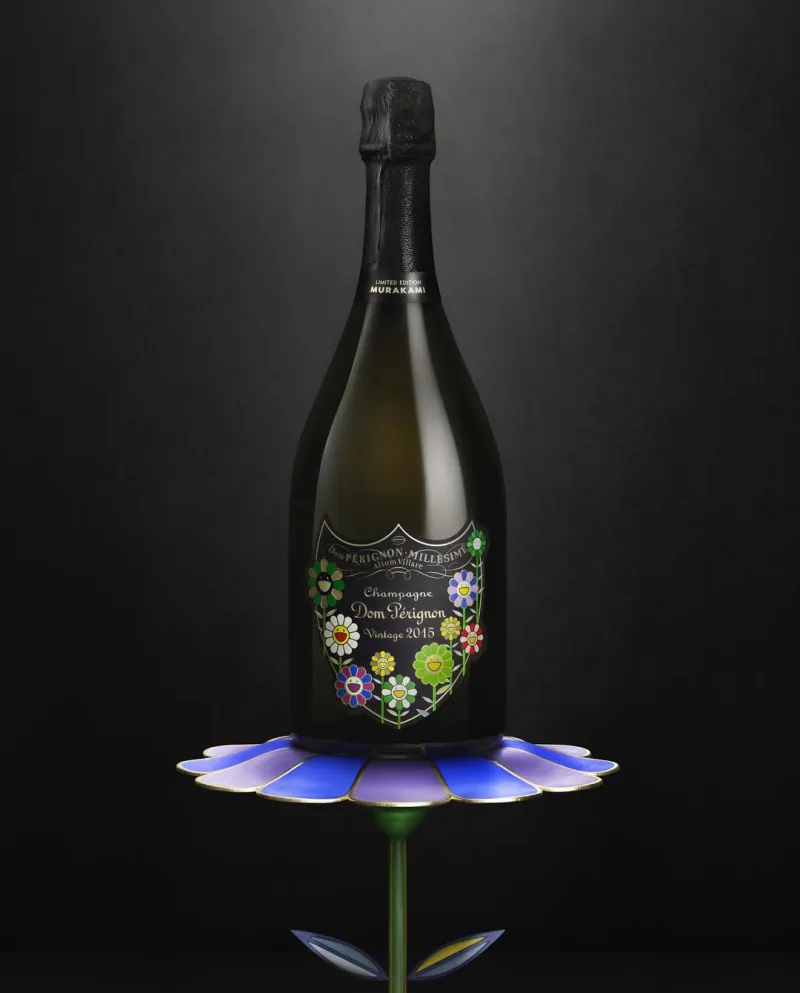 Limited edition φιάλες σαμπάνιας Dom Pérignon με τα χαρακτηριστικά λουλούδια του καλλιτέχνη Takashi Murakami.