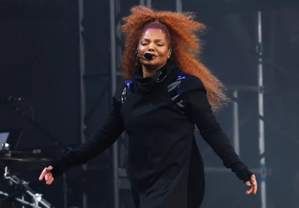 Η Janet Jackson σε φωτογραφία από το ΑΠΕ-ΜΠΕ για την ιστορική της επιτυχία στο Billboard Hot 100.