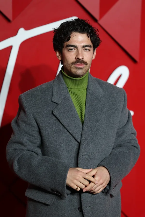 Ο Joe Jonas και η Taylor Swift σε κοινή εμφάνιση, με αφορμή το νέο άλμπουμ The Life of a Showgirl.