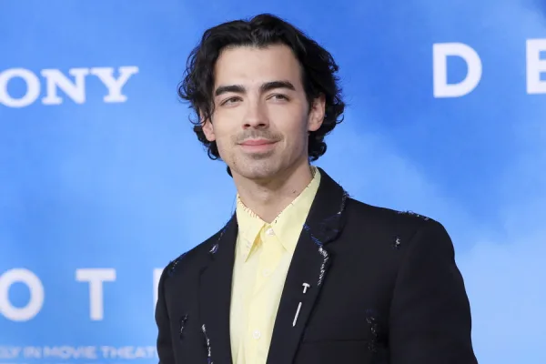 Ο Joe Jonas και η Taylor Swift σε κοινή εμφάνιση, με αφορμή το νέο άλμπουμ The Life of a Showgirl.