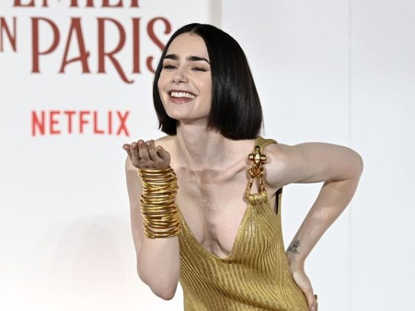 H Lily Collins θα είναι η Polly Pocket στο επόμενο must film του καλοκαιριού