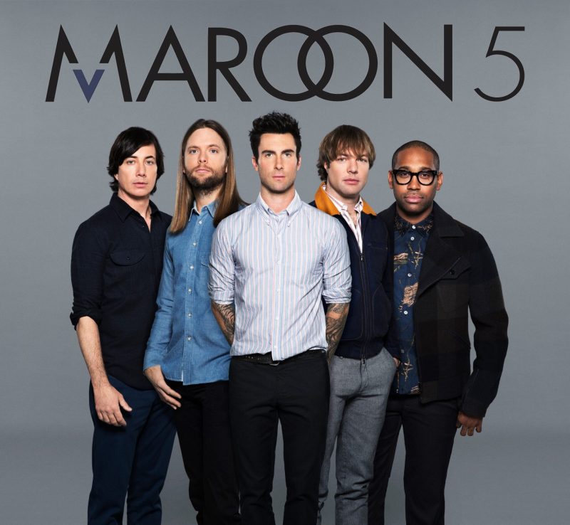 Το pop-rock συγκρότημα Maroon 5 σε στούντιο φωτογράφιση.