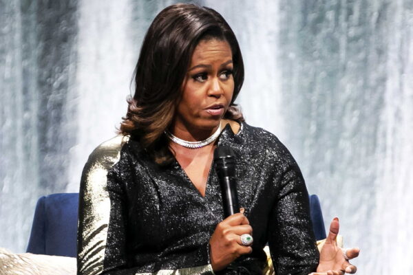 Michelle Obama: Το πρόσωπο πίσω από το «κρυφό» πορτρέτο στη φούστα της