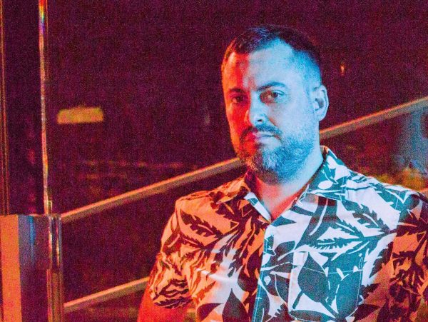 Ο Pan Pan και η Καλλιόπη Μητροπούλου παρουσιάζουν το εθιστικό «Μόνο Με Τα Μάτια»