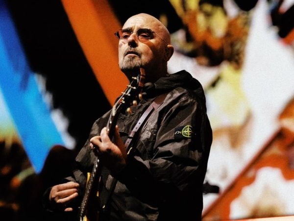 Ο Paul Arthurs αφήνει τους Oasis λόγω της μάχης που δίνει με τον καρκίνο