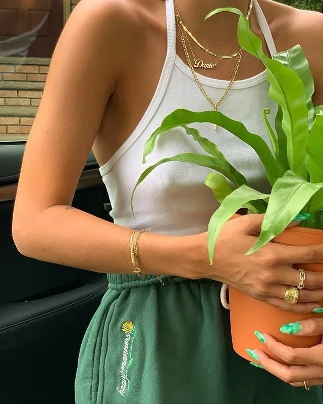 Plant Parenting: Γιατί η Gen Z μεγαλώνει φυτά σαν να είναι παιδιά της
