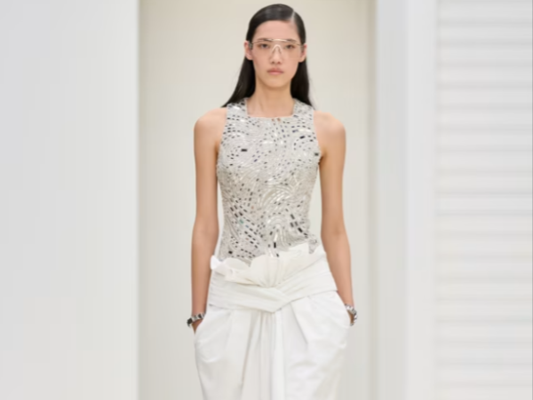 Shirt skirt: To fashion trend που πρέπει να έχεις οπωσδήποτε στη ντουλάπα σου μόλις έρθει η άνοιξη