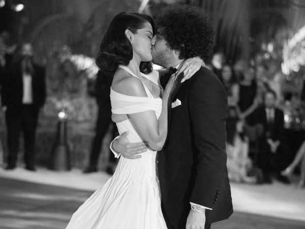 Selena Gomez – Benny Blanco: Πανάκριβα διαμάντια και μήνυμα στο νυφικό στο γάμο της χρονιάς