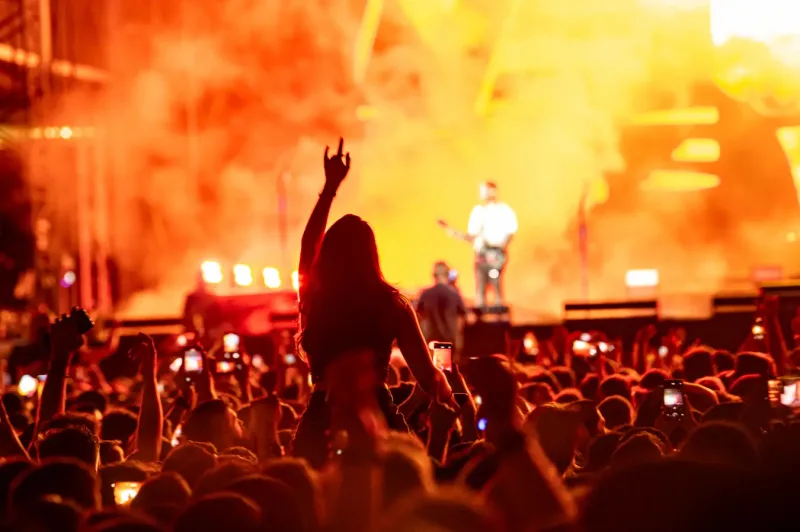Αφίσα για το Release Athens 2026 με Helloween, Sabaton, Savatage και Epica στην Πλατεία Νερού.