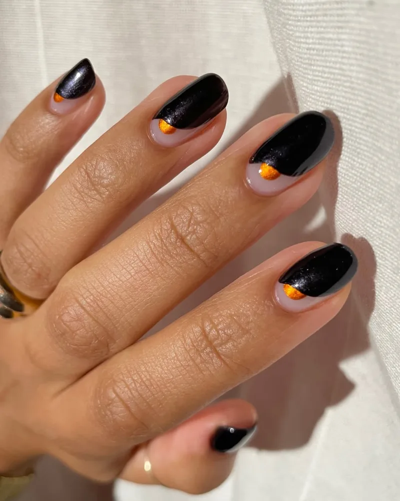 black_manicure