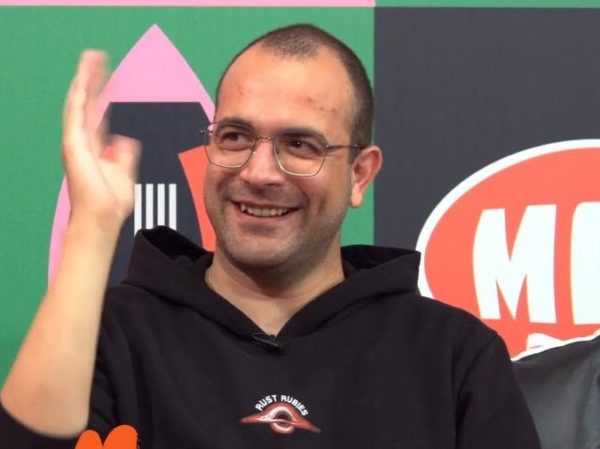 Ο Δημήτρης Μουσμουλίδης στο Talk to MAD: «Ένας από τους στόχους μου είναι να κάνω μια ταξιδιωτική εκπομπή»