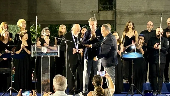 Πορτρέτο του Διονύση Σαββόπουλου, του σπουδαίου Έλληνα τραγουδοποιού που έφυγε από τη ζωή.