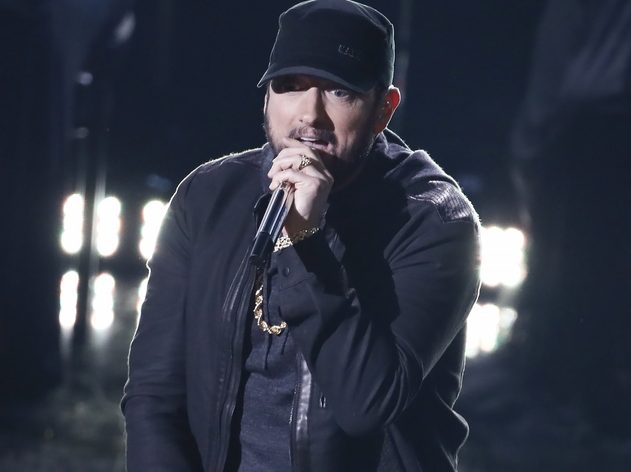 Σε δημοπρασία σπάνια sneakers του Eminem με τιμές που φτάνουν έως τα 35.000 δολάρια