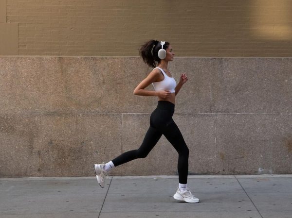 Hot Girl Walk: Το TikTok trend που αλλάζει σώμα και διάθεση χωρίς γυμναστήριο