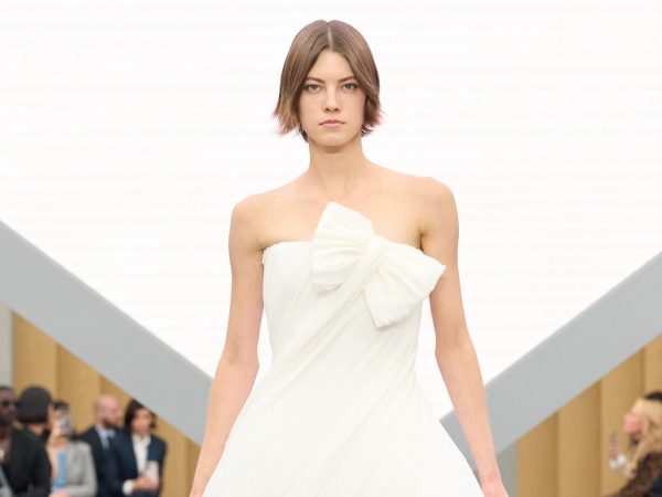 Έτσι θα φορέσεις το short bob το 2026 σύμφωνα με τον οίκο Dior