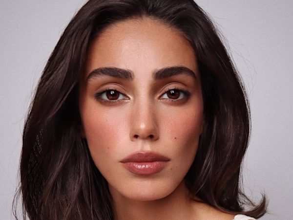 Καφέ μάσκαρα: Το φθινοπωρινό beauty trend που πρέπει να δοκιμάσεις