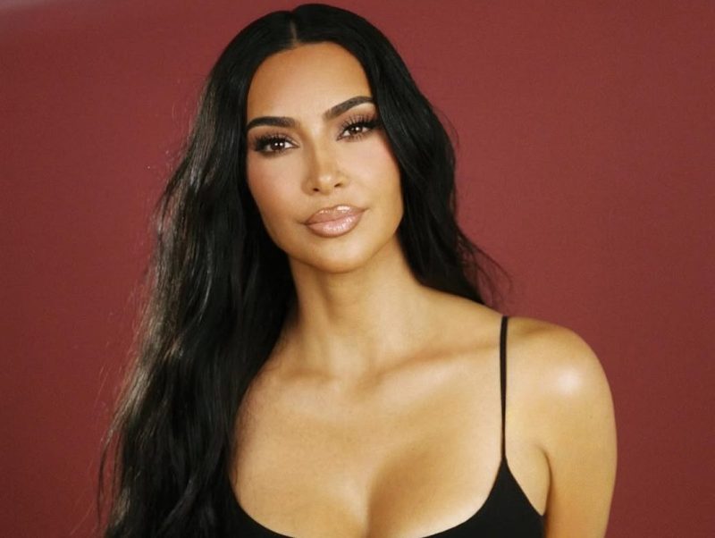 Μητέρα και κόρη στο κόκκινο χαλί: Η Kim Kardashian και η Kris Jenner λάμπουν μαζί στην πρεμιέρα του «all’s fair»