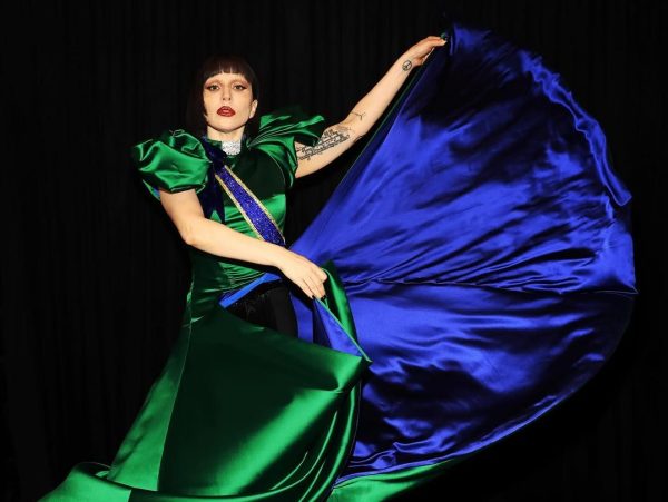 Αν οι ξένοι celebrities ζούσαν στην Ελλάδα: Από τη Madonna στο καρναβάλι μέχρι τον Will Smith να πλακώνεται στα Mad VMA