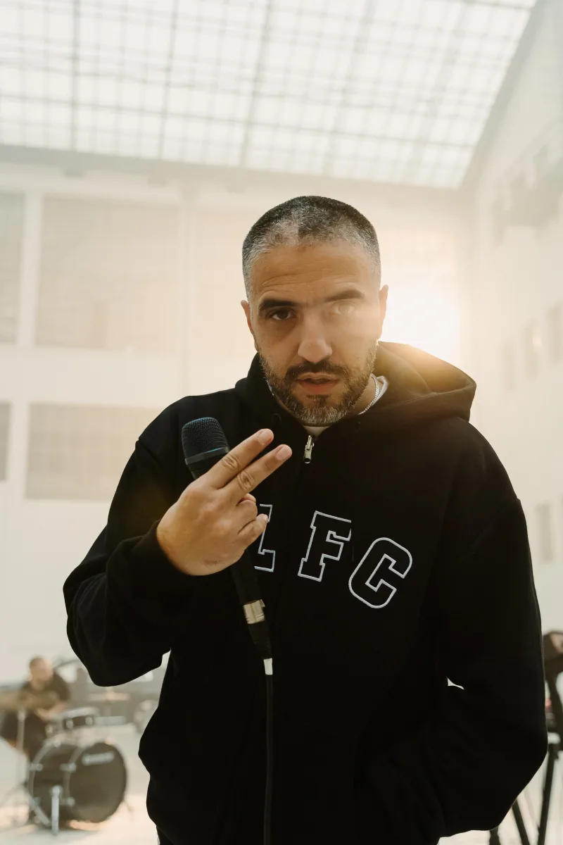 Ο ΛΕΞ στο video clip του τραγουδιού Σπασμένη Φλέβα για την ταινία του Γιάννη Οικονομίδη.