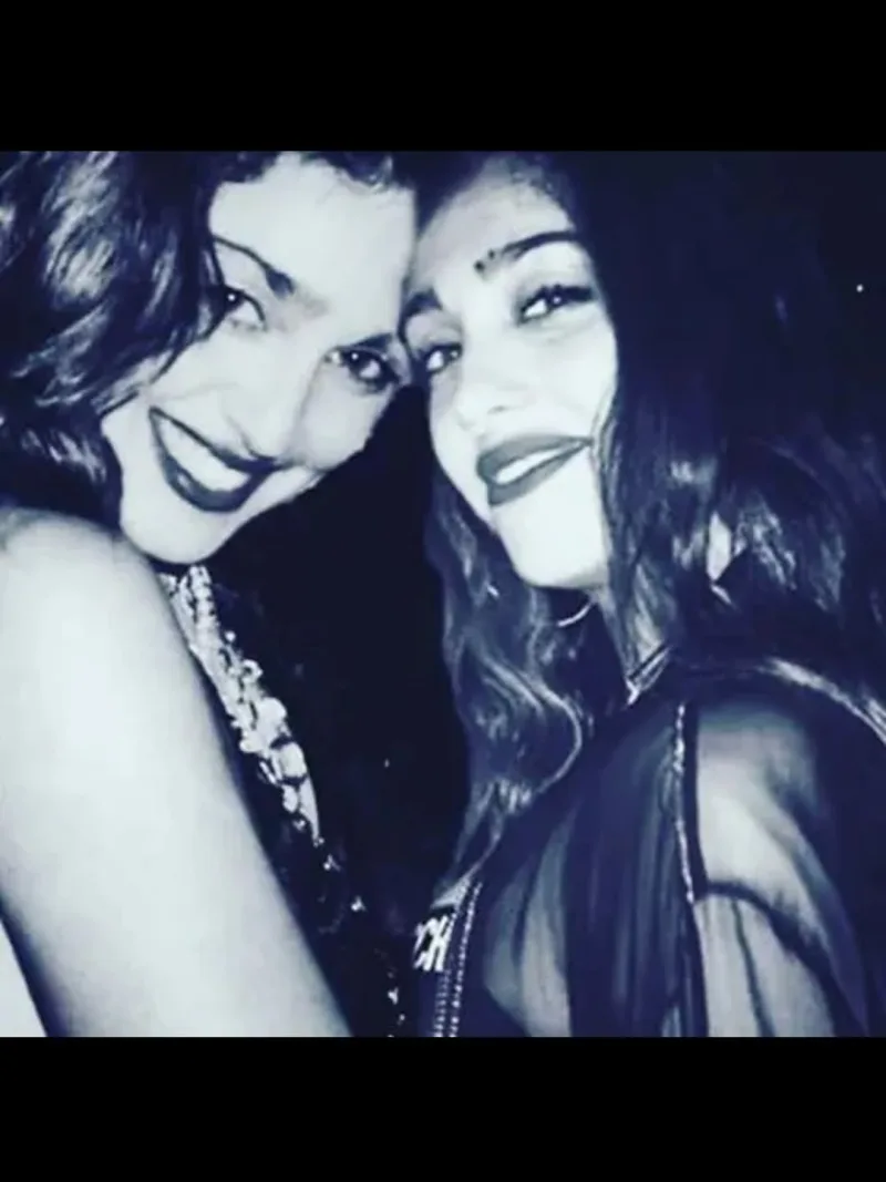 Η Madonna και η κόρη της Lourdes Leon σε ασπρόμαυρη φωτογραφία.