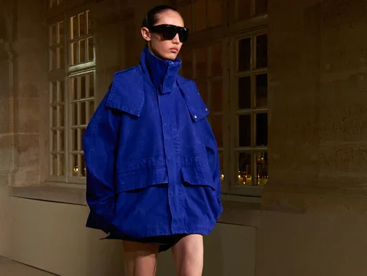 It-jacket alert: Το funnel collar είναι το μπουφάν που πρέπει να υιοθετήσεις αυτή τη σεζόν