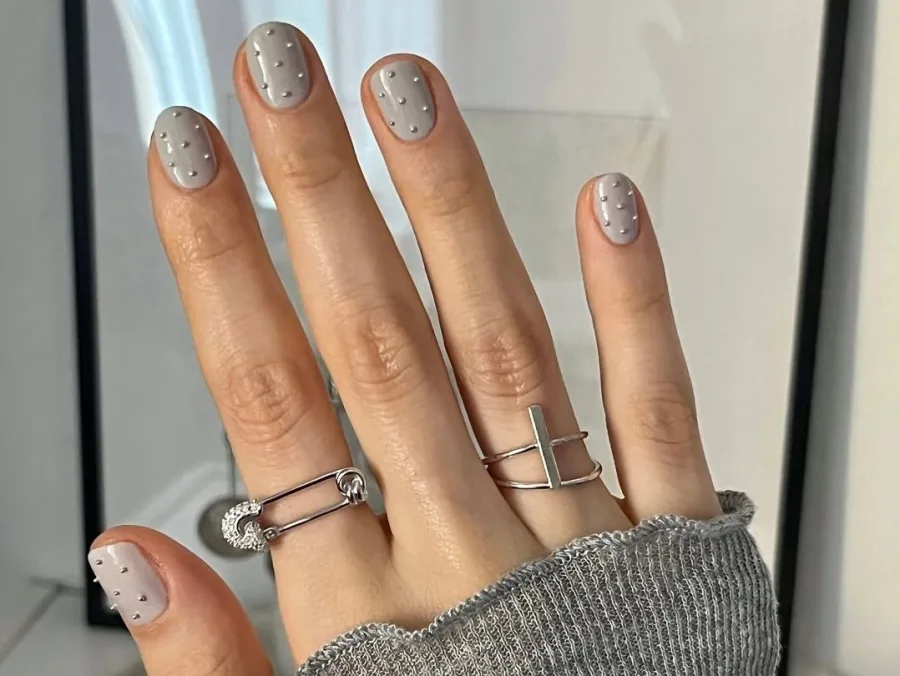 nails_studs
