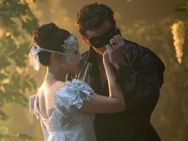 Netflix: Η γκάφα που έκανε με τον νέο κύκλο του «Bridgerton»