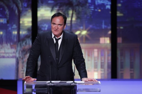 Ο σκηνοθέτης Quentin Tarantino σε επίσημη εμφάνιση, με αφορμή τη νέα του επιστροφή στην υποκριτική.