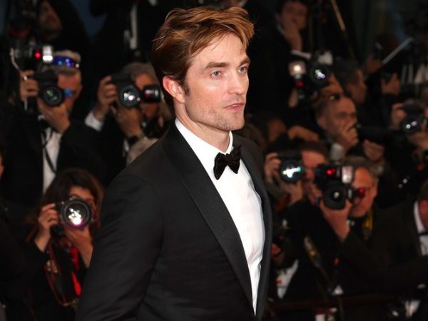 Ο Robert Pattinson φαίνεται πιο έτοιμος από ποτέ για το πρώτο του μουσικό album
