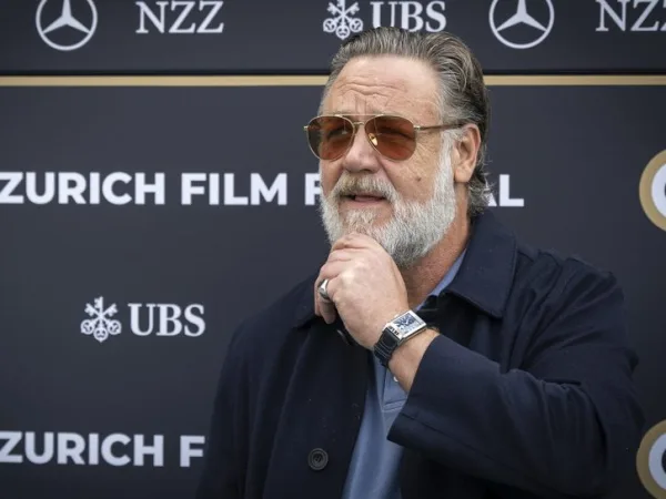 Ο ηθοποιός Russell Crowe, πρωταγωνιστής της νέας ταινίας πολεμικών τεχνών Beast in Me.