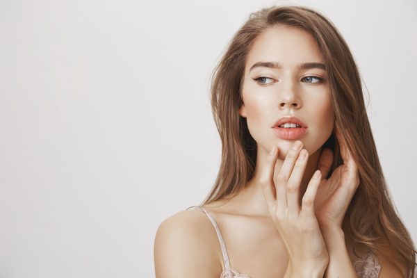 Το beauty προϊόν που θα σε σώσει από τα σκασμένα χείλη αυτόν τον χειμώνα