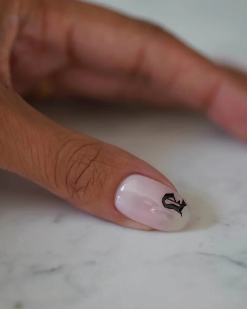 vanilla_nails