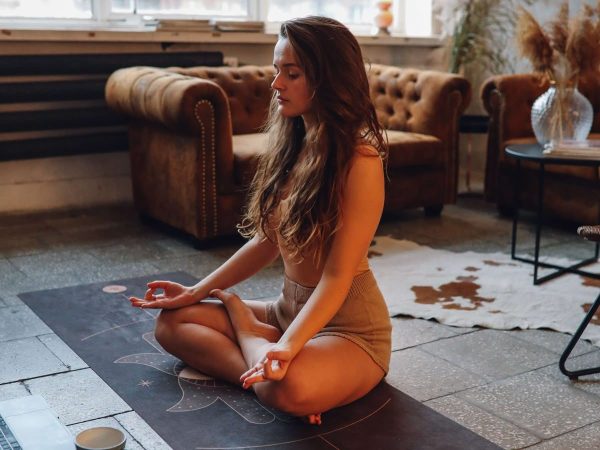 Άγχος, πίεση, υπερένταση; Αυτές οι στάσεις yoga είναι το φάρμακό σου