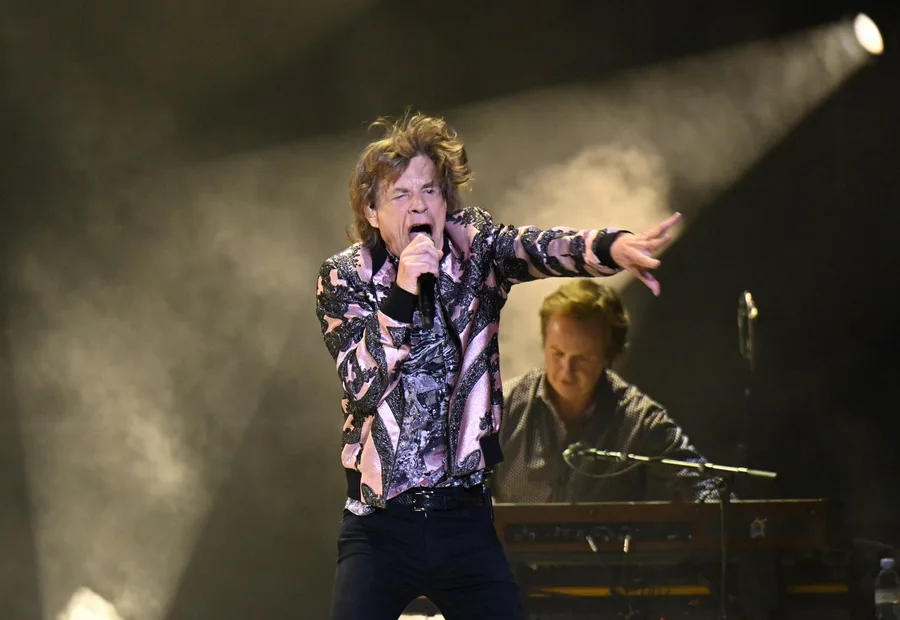 Ο Mick Jagger κατά την επίσκεψή του στο Μουσείο και τον αρχαιολογικό χώρο της Αρχαίας Ελεύθερνας στην Κρήτη.