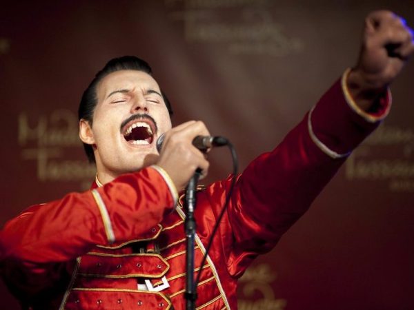 Οι Queen θέλουν να «φέρουν» ξανά στη σκηνή τον Freddie Mercury μέσω AI