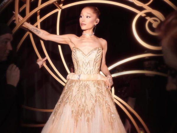 Η Ariana Grande και ο Jimmy Fallon τραγούδησαν τα «APT» και «A Whole New World» σε ένα ντουέτο-όνειρο που έγινε viral