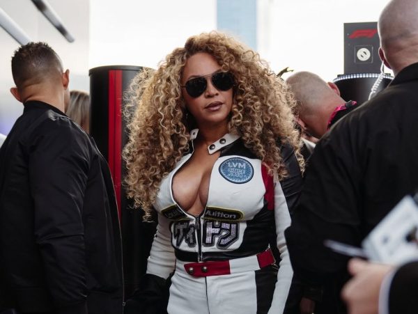 Η Beyoncé σε viral εμφάνιση στο Grand Prix του Λας Βέγκας κάνει high speed γύρο με τον Hamilton