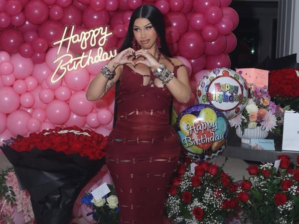 Η Cardi B σε πελάγη ευτυχίας – Έγινε για 4η φορά μαμά